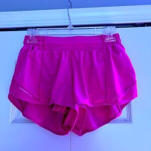 LULULEMON SONIC PINK HOTTY HOT LR 2.5 in SHORTS